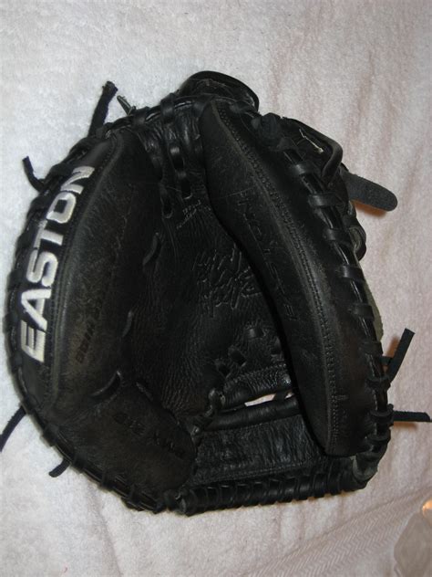Easton black nagic glove